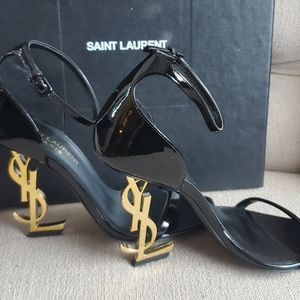 YSL OPYUM SANDALS IN PATENT LEATHER/GOLD-TONE HEELS